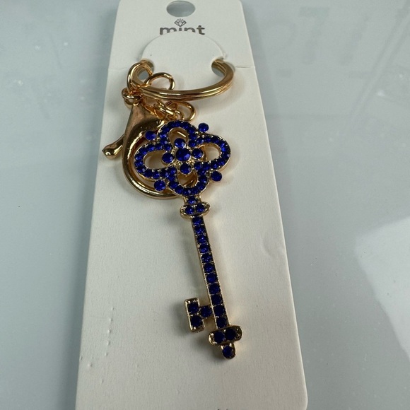 ‼️5/$25‼️ Mint Gold and Blue Key Charm Keychain - Picture 1 of 1